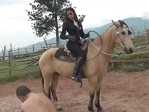 Raper drew na tylnym ...