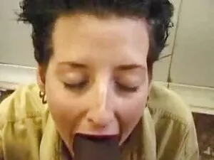 Dziewczyna goliła si ...