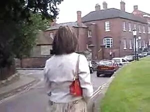 Młoda piękność na łó ...